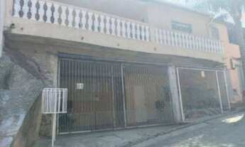 Imagem: Sobrado em Carapicuíba com 7 casas para