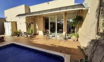 Imagem 2: Casa de condomínio para venda possui 220 metros quadrados com 3 quartos