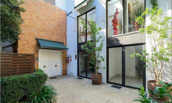 Imagem 3: Casa em condominio fechado, em frente a uma Praça