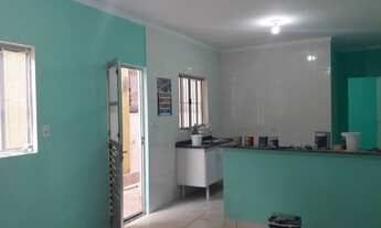 Imagem 3: Casa em rua pública