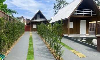 Imagem: Casa estilo chalé em condomínio fechado