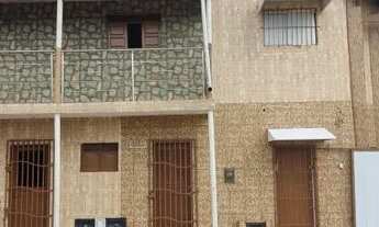 Imagem: Prédio com 5 casas, preço de casa normal