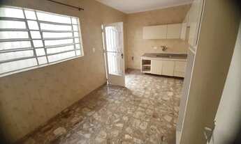 Imagem 7: Sobrado para aluguel possui 125 metros quadrados com 3 quartos e 1 garagem para carro pequ