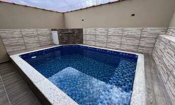 Imagem: Três dormitórios com piscina atrás em