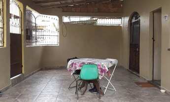 Imagem 5: Alugo casa grande por dentro?..para família com no máximo 5 pessoas?