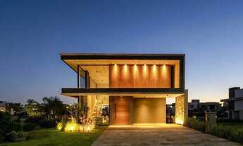 Imagem: Sobrado beira lago mobiliado com 4 suítes