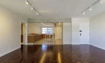 Imagem 5: Apartamento que une o clássico e o contemporâneo: planta ampla com suíte no Alto da Glória