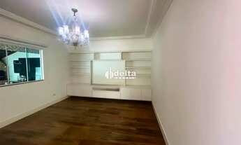 Imagem 2: Casa residencial com 3 quartos sendo 2 suítes, disponível para locação no bairro Vigilato