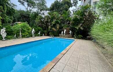 Imagem 2: Sobrado para venda com 5 dormitórios, 2 suítes, salão de festas, piscina com cascata e áre