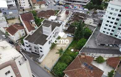 Imagem 4: Casa comercial com amplo terreno para venda no Centro de Brusque!