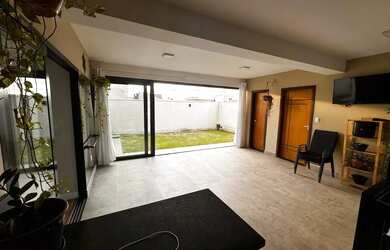 Imagem 2: Apartamento para venda possui 250 metros quadrados com 4 quartos em Xaxim - Curitiba - Par