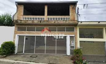 Imagem: Sobrado em Avenida Gustavo Razzo - Quitaúna