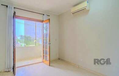 Imagem 7: Casa de 214m² com 4 dormitórios, 1 suíte, piscina e 2 vagas no bairro Teresópolis