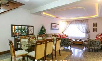 Imagem 2: Sobrado para venda com 230 metros quadrados com 3 quartos