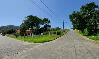Imagem: Lindo terreno na Praia de Itaguaçu distante