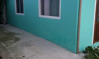 Imagem 2: Terreno com três casas