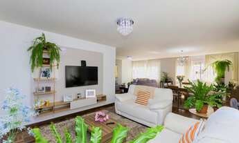 Imagem 3: Apartamento à venda, com 3 dormitórios e 2 vagas de garagem, ao lado da praça da Ucrânia