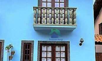 Imagem 2: Casa com 2 quartos em condomínio cercada por muito verde