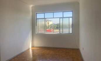 Imagem 2: Apartamento para aluguel possui 75 metros quadrados com 2 quartos em Ramos - Rio de Janeir