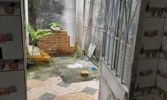 Imagem 6: Aluga se uma casa com dois 4 sendo uma com suite. Ótimo pra se morar