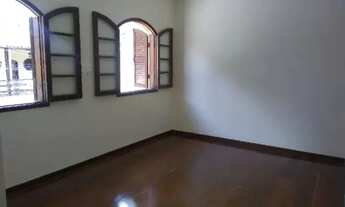 Imagem 6: Casa rústica com madeiras fortes na composição para venda tem