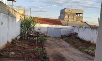 Imagem 2: Alugou casa 2/4 garagem, sozinha lote, murado