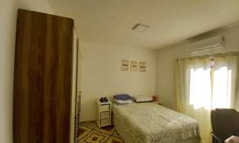 Imagem 4: Vendo ou alugo casa com 2 dormitórios, edícula nos fundos, recém reformada, próximo ao cen