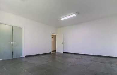 Imagem 2: Sobrado para aluguel possui 289 metros quadrados com 5 quartos