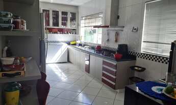 Imagem 2: Casa de condomínio para venda tem 480 metros quadrados com 4 quartos