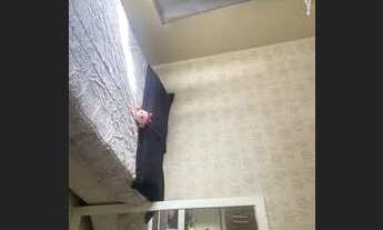 Imagem: Procuro menina para dividir ap