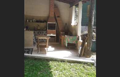 Imagem 4: Casa com cachoeira e mata atlântica