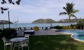 Imagem 2: Casa de temporada com 5 suítes, pé na areia, fora de Condomínio na Ferradura