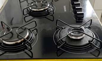 Imagem 2: Quarto individual em prédio com mobília e cozinha montada