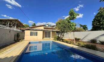 Imagem: Casa para locação com piscina na quadra