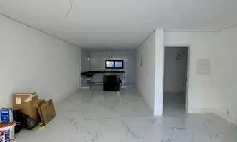 Imagem 6: Imóvel para aluguel e venda tem 370 metros quadrados com 5 quartos