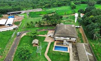 Imagem: Mine haras porteira fechada