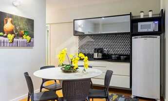 Imagem 3: Apartamento reformado em rua nobre de Copacabana