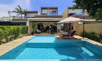 Imagem: Casa pé na areia à venda na praia de Juquehy