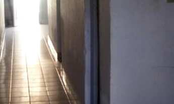 Imagem: Vende-se uma casa na rua por trás da Dfaella