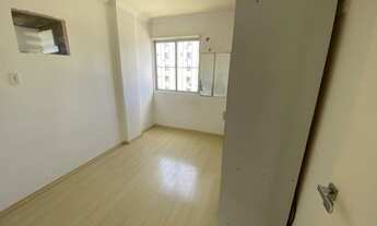 Imagem 6: Apartamento para venda tem 72 metros quadrados com 2 quartos 1 banheiro com varanda por 24