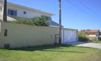 Imagem 2: Averbado! lindo, espaçoso e a poucos metros da praia, esse sobrado irá te surpreender!