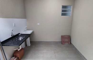 Imagem 2: Térrea para venda possui 80 metros quadrados com 2 quartos em Guilhermina - Praia Grande