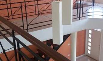 Imagem 5: Linda e ampla casa cercada de muito verde