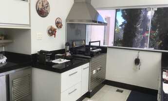 Imagem 4: Casa de condomínio para venda tem 580 metros quadrados com 4 quartos