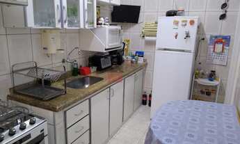 Imagem 5: Um ótimo apartamento com 2 dormitórios, 1 banheiro, com sacada com vista pra rua, sem vaga