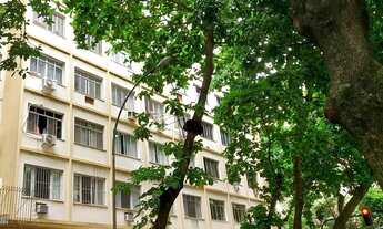 Imagem 2: Apartamento para venda tem 70 metros quadrados com 2 quartos em Copacabana - Rio de Janeir