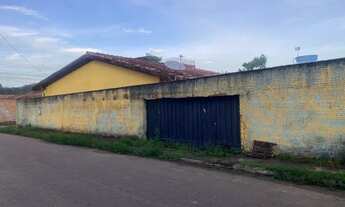 Imagem: Vende-se esta casa com 4 quartos na rua