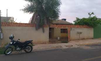 Imagem: Àgio de casa, próximo à Prefeitura de