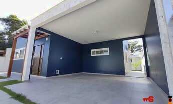 Imagem 2: Casa nova e moderna na região da praia. Confira!