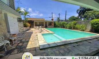 Imagem: JN) Casa grande de esquina, na quadra do